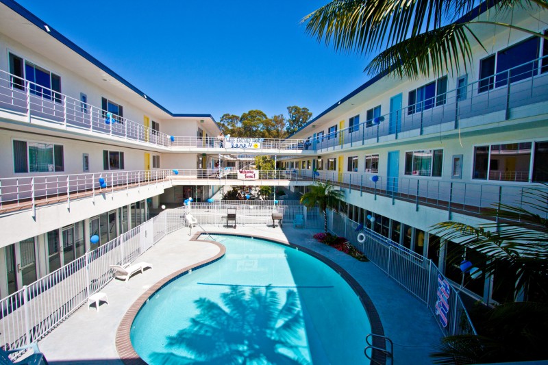 Tropicana Del Norte Residence Hall